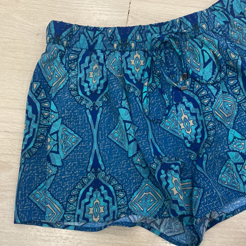 Forever 21 - Patterned Shorts - Small - Picture 2 of 7